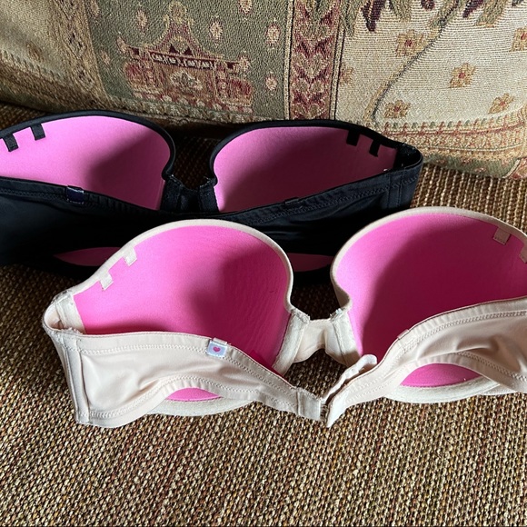 ✅Victoria Secret - Black/Cream Lightly
Lined Strapless Bras! - Picture 2 of 6